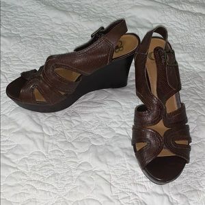 Gianni Bini brown wedge sandals